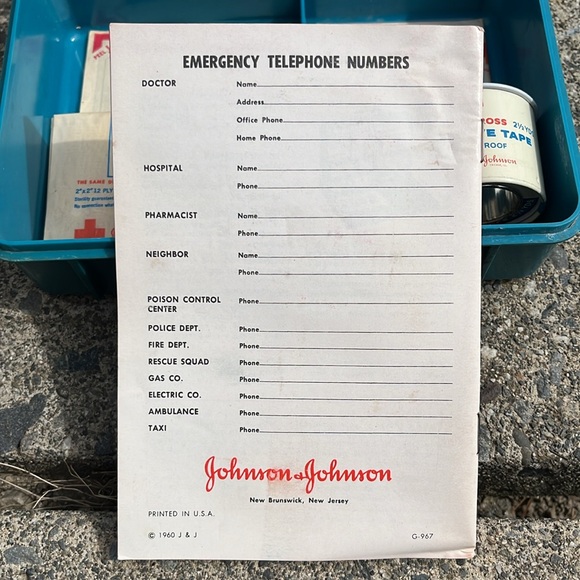 Johnson and Johnson first aid kit - from 64 years ago! 1960 - Picture 5 of 7